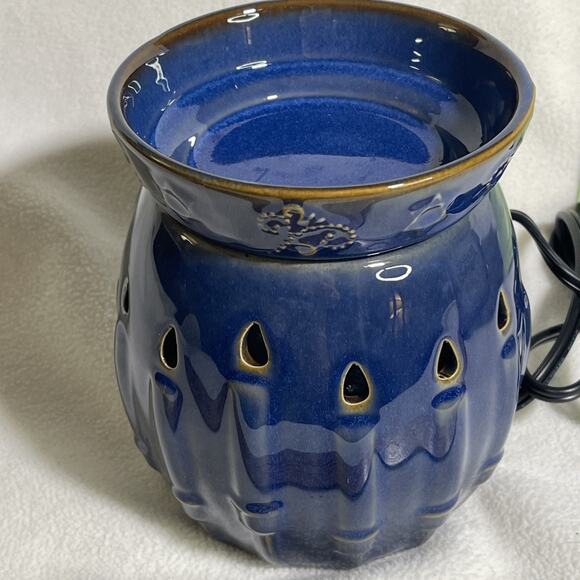 Scentsy Hanukkah Full Size Menorah Holiday Collection Warmer Blue Ceramic NIB - Picture 1 of 7
